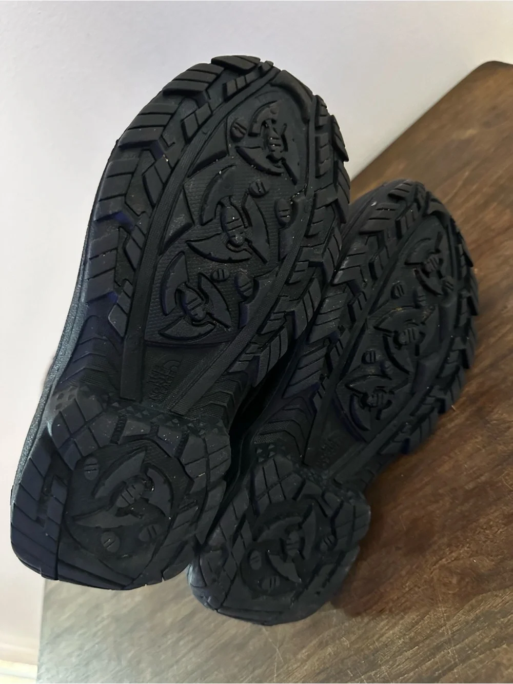 The North Face Alpenglow IV Kid's Waterproof Insulated Snow Boots Size 3 Black